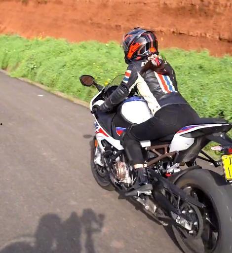 网红快递摩托车价格,价格亲民，速度与激情并存